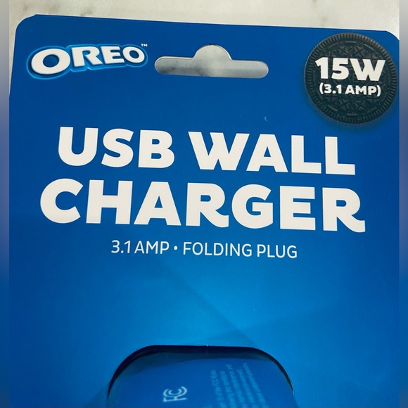 NWT! USB Wall charger with Oreo cookie shape. - Picture 6 of 7